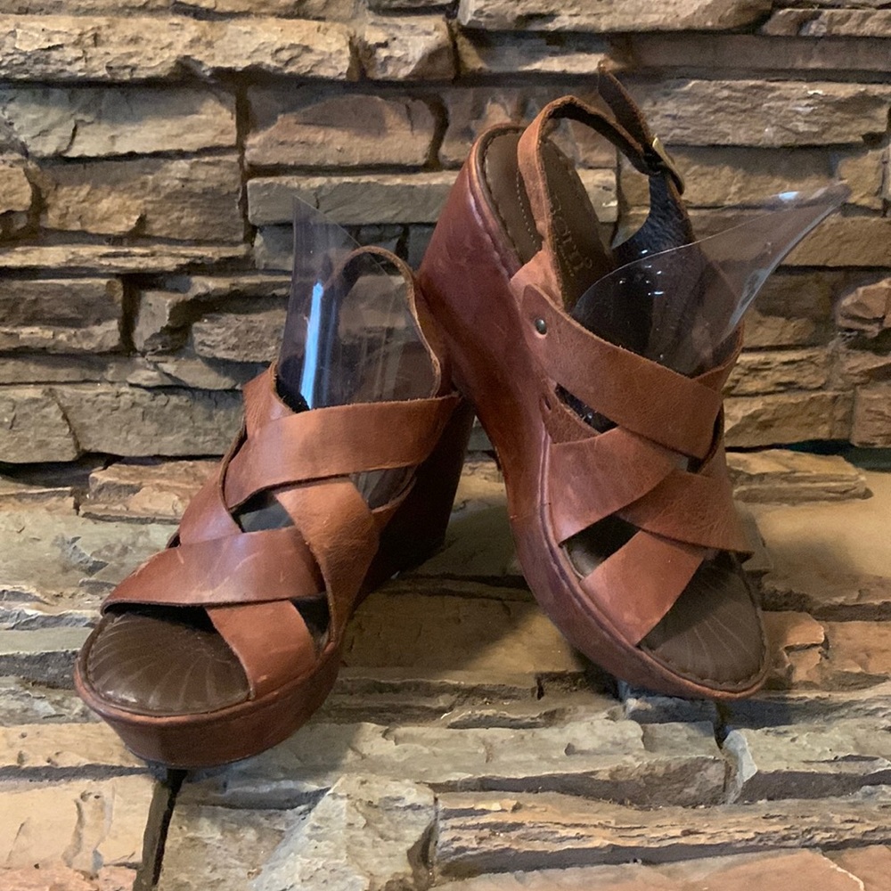 Born Emmy woven leather platform wedges Size 7